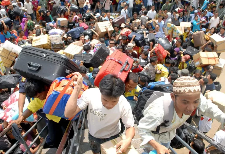 Dampak Urbanisasi Terhadap Kehidupan Sosial di Kota Besar